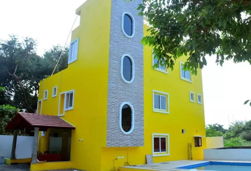 Hotelli Sri Saveraa Residency