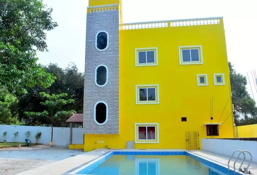 Hotelli Sri Saveraa Residency