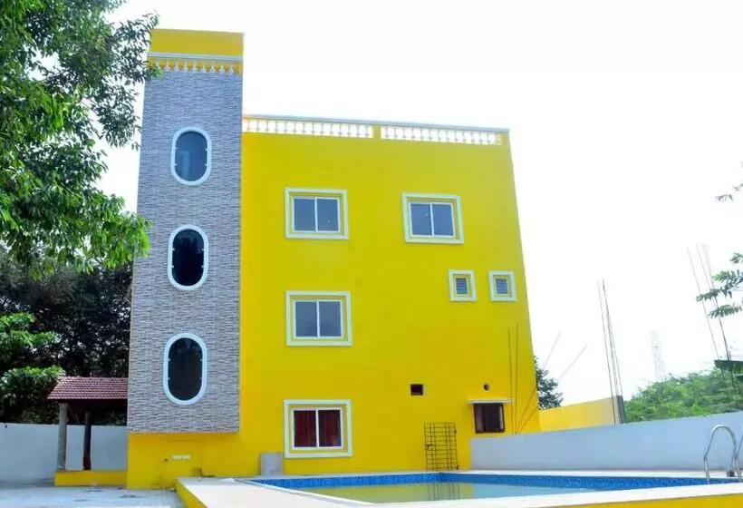 Hotelli Sri Saveraa Residency