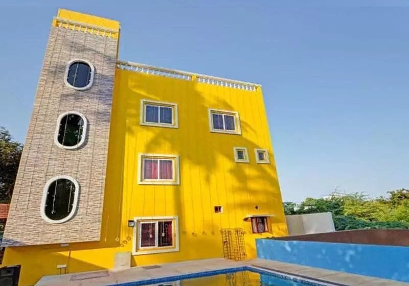 Hotelli Sri Saveraa Residency