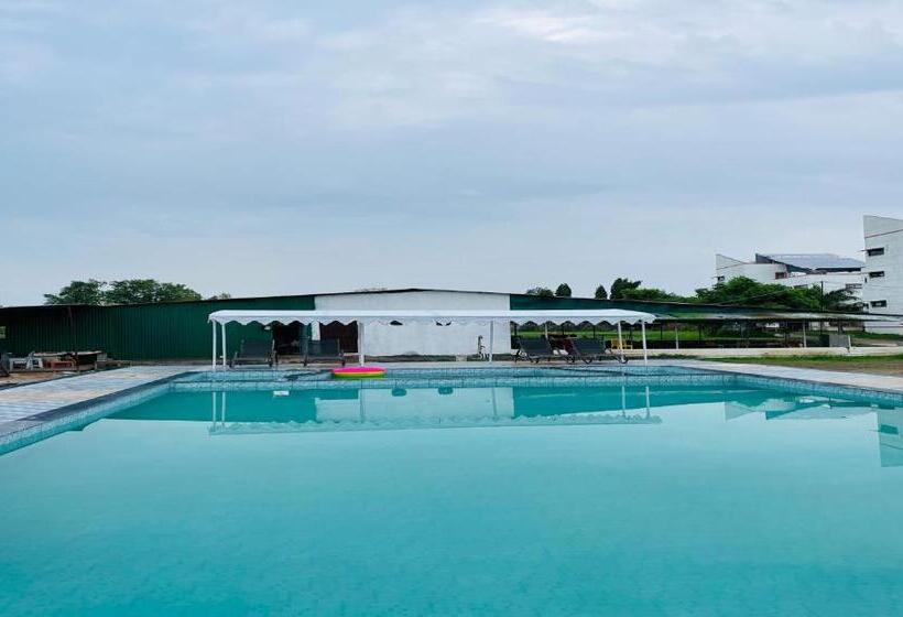 Hotel Vasant Vihar Resort