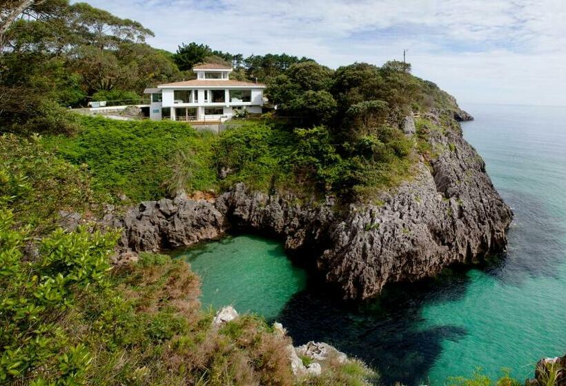 Exclusiva Villa Con Piscina Al Borde Del Mar Con Vistas De Película