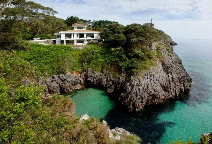 Exclusiva Villa Con Piscina Al Borde Del Mar Con Vistas De Película