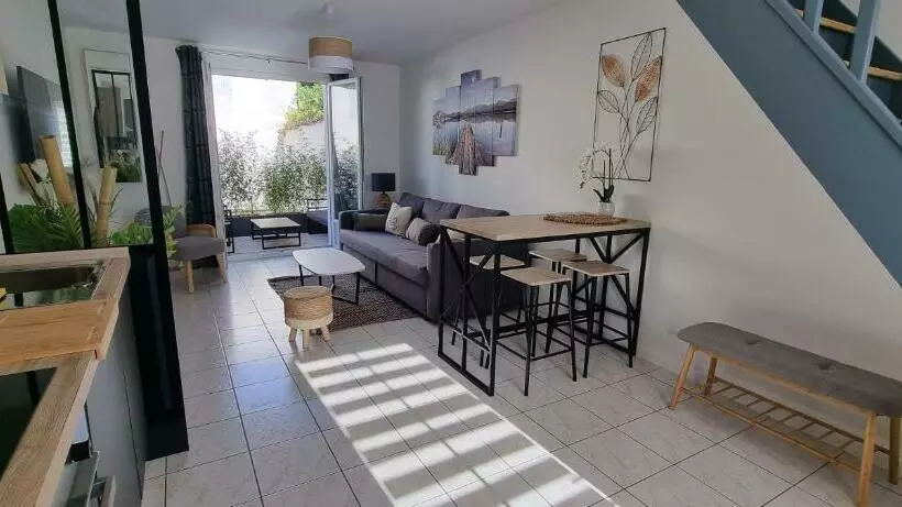 En Hyper Centre, Logement Climatisé Entièrement Rénové! Netflix   Amazon Prime   Terrasse   Le Natur