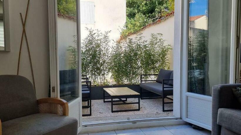 En Hyper Centre, Logement Climatisé Entièrement Rénové! Netflix Amazon Prime Terrasse Le Natur