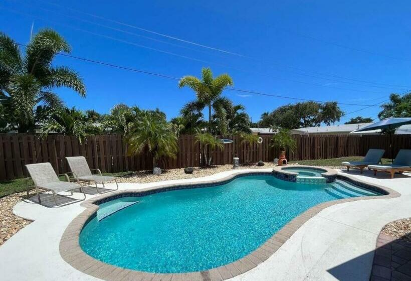 Paradise 4 Min To The Beach With Private Heated Pool