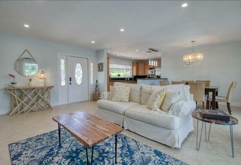 Paradise 4 Min To The Beach With Private Heated Pool