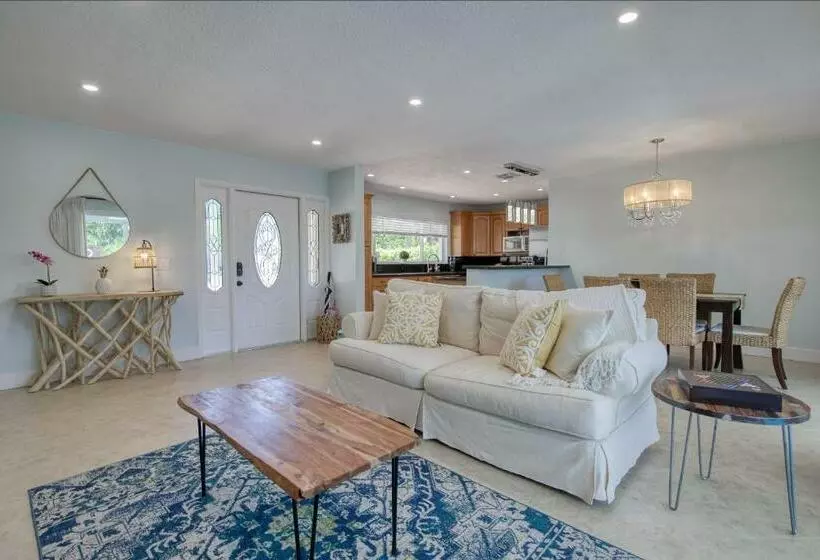 Paradise 4 Min To The Beach With Private Heated Pool