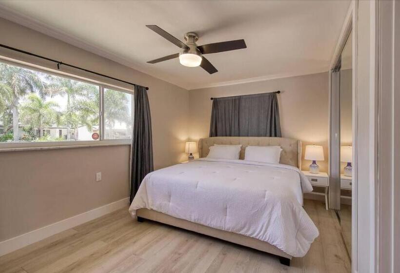 Paradise 4 Min To The Beach With Private Heated Pool