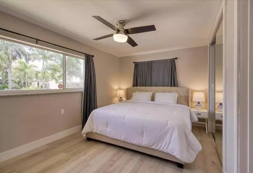 Paradise 4 Min To The Beach With Private Heated Pool