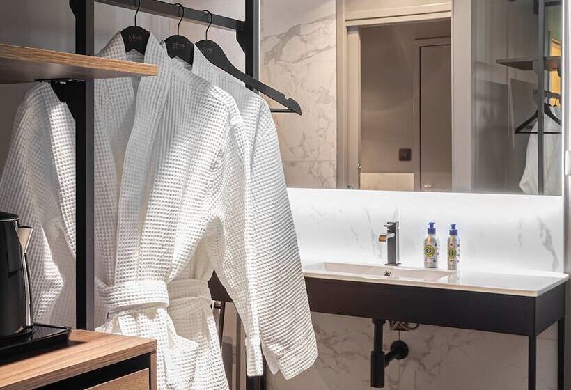 住宿加早餐  La Maison Py