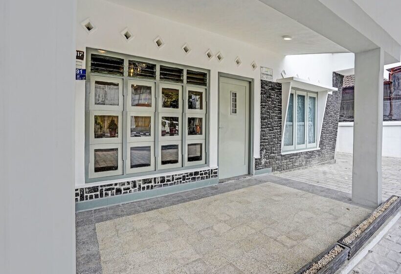 Hotel Oyo 91618  Nawangwulan