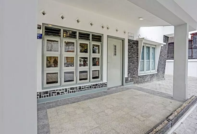 Hotelli Oyo 91618  Nawangwulan