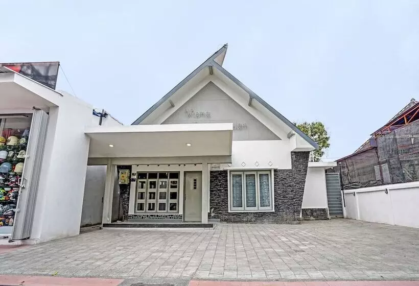 Hotelli Oyo 91618  Nawangwulan