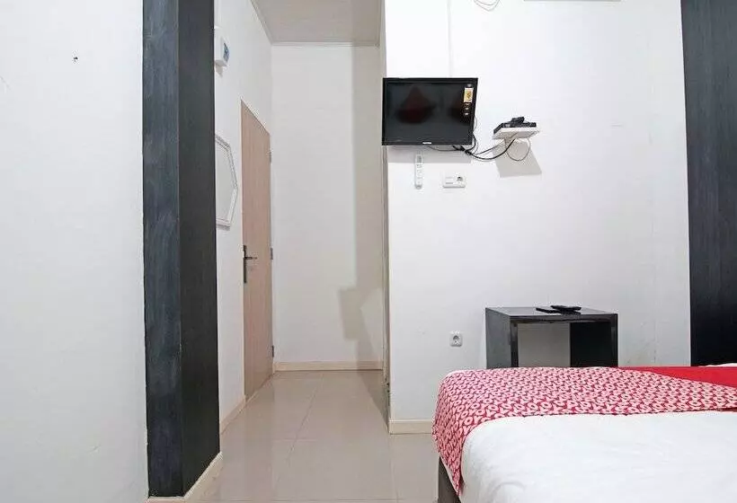 Hotelli Oyo 91642 Fhazel Residence Syariah