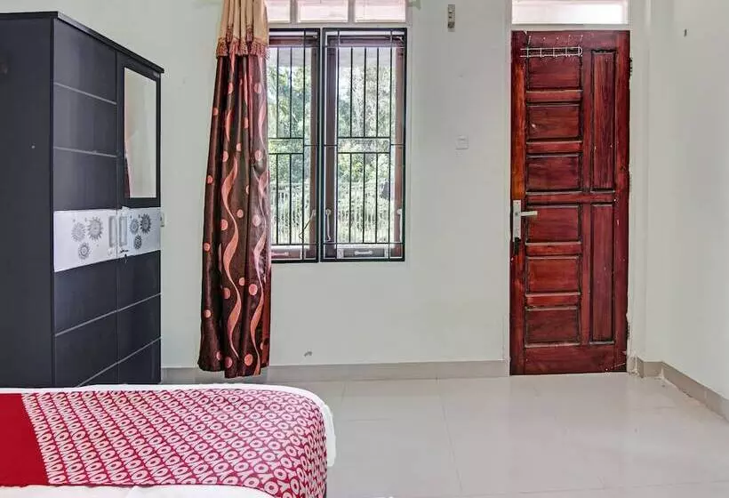 Hotelli Oyo 91642 Fhazel Residence Syariah