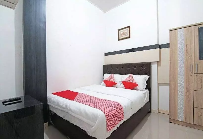 Hotelli Oyo 91642 Fhazel Residence Syariah