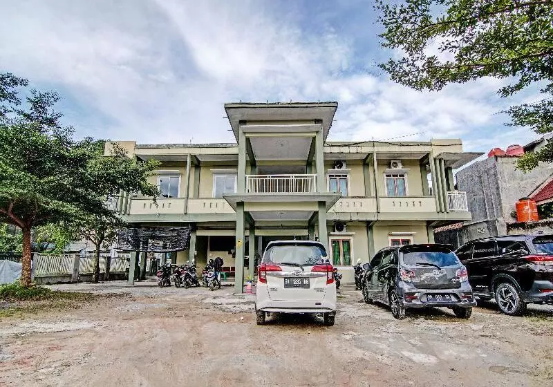 Hotelli Oyo 91642 Fhazel Residence Syariah