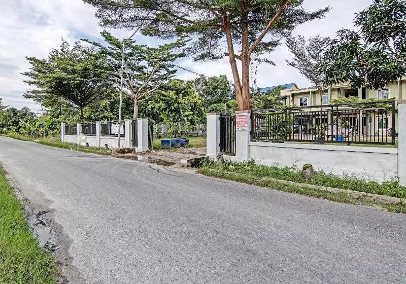 Hotelli Oyo 91642 Fhazel Residence Syariah