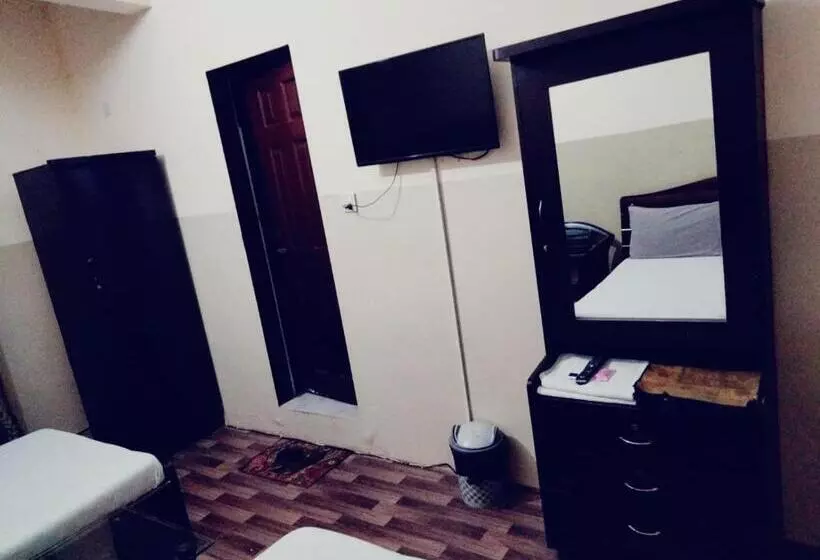 پانسیون Four Season 1 Airport Guest House