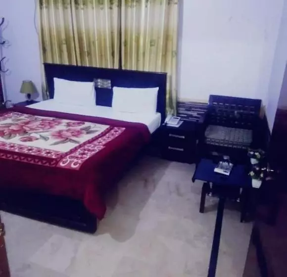 پانسیون Four Season 1 Airport Guest House