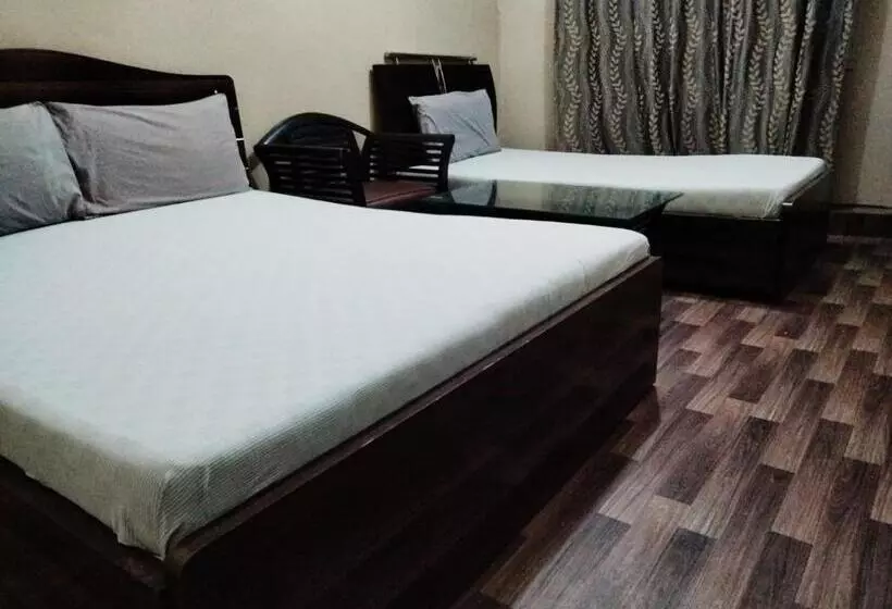 پانسیون Four Season 1 Airport Guest House