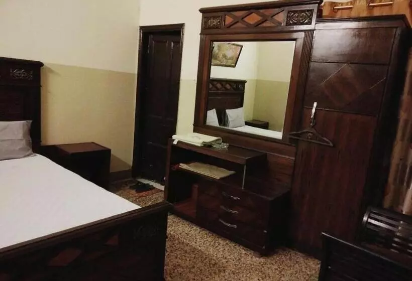 پانسیون Four Season 1 Airport Guest House