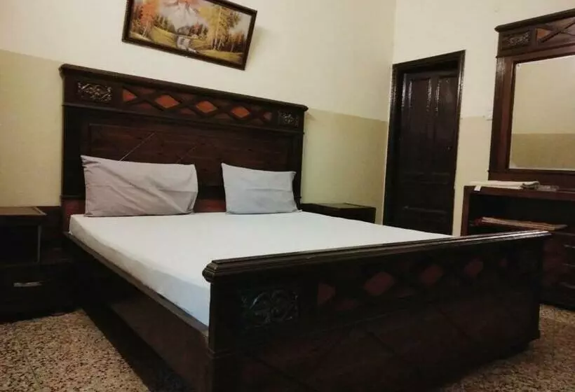 پانسیون Four Season 1 Airport Guest House