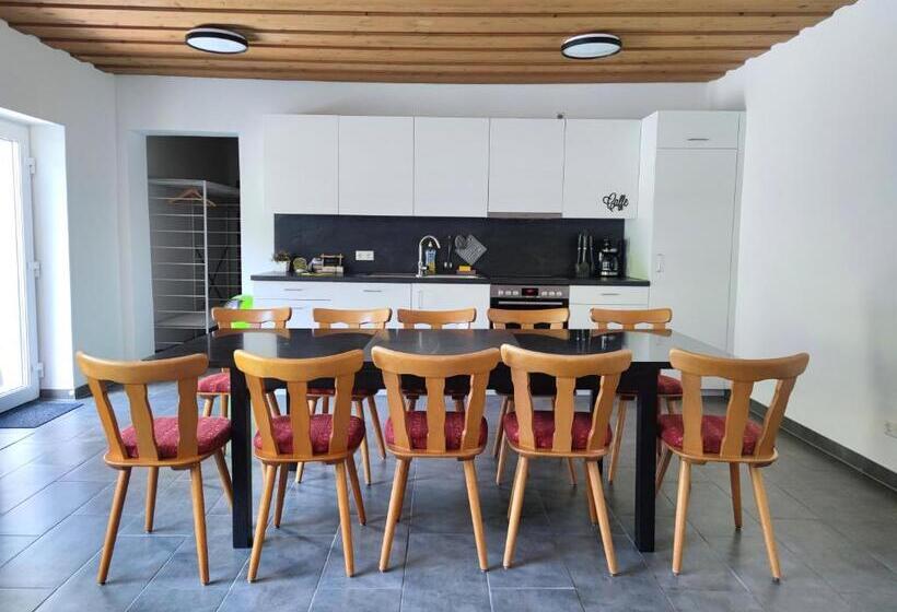 Zum Hüttenklaus   12 Personen Gruppenunterkunft In Den Bergen Mit Eigenem Badezuber