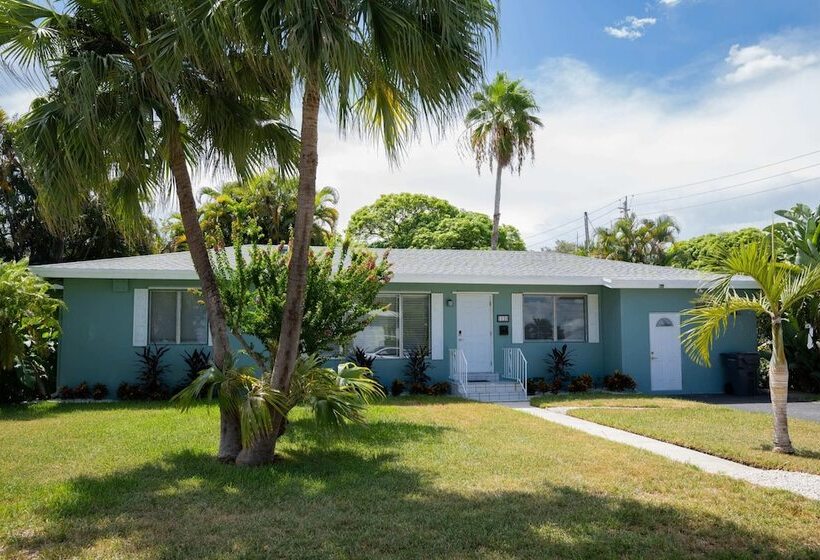 Cozy House With Patio, Fireplace, Parking   Hollywood, Florida