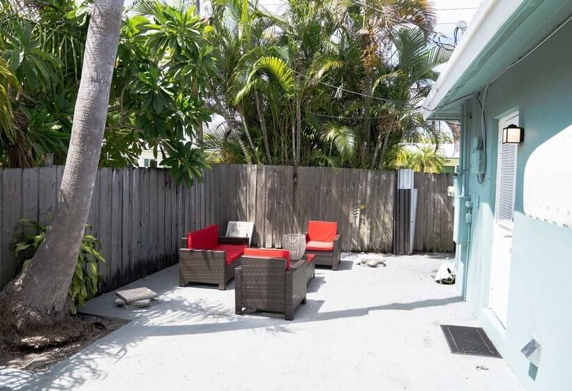 Cozy House With Patio, Fireplace, Parking   Hollywood, Florida