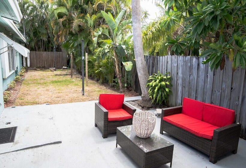 Cozy House With Patio, Fireplace, Parking   Hollywood, Florida