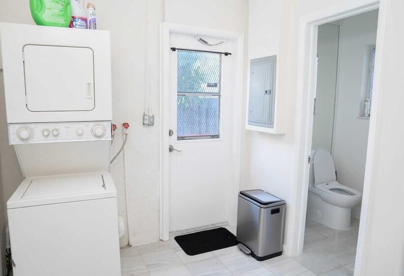 Cozy House With Patio, Fireplace, Parking   Hollywood, Florida