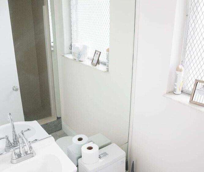 Cozy House With Patio, Fireplace, Parking   Hollywood, Florida