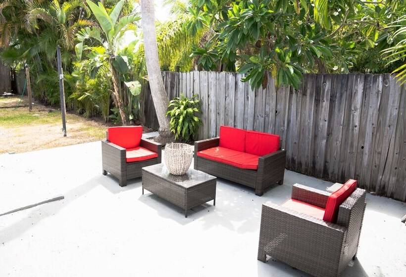Cozy House With Patio, Fireplace, Parking   Hollywood, Florida