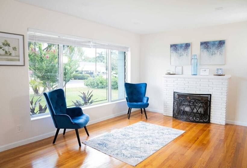 Cozy House With Patio, Fireplace, Parking   Hollywood, Florida