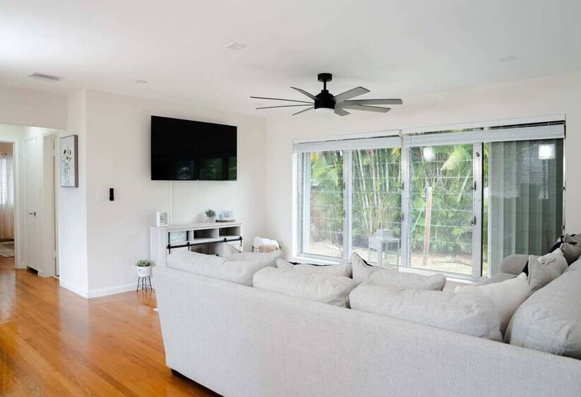 Cozy House With Patio, Fireplace, Parking   Hollywood, Florida