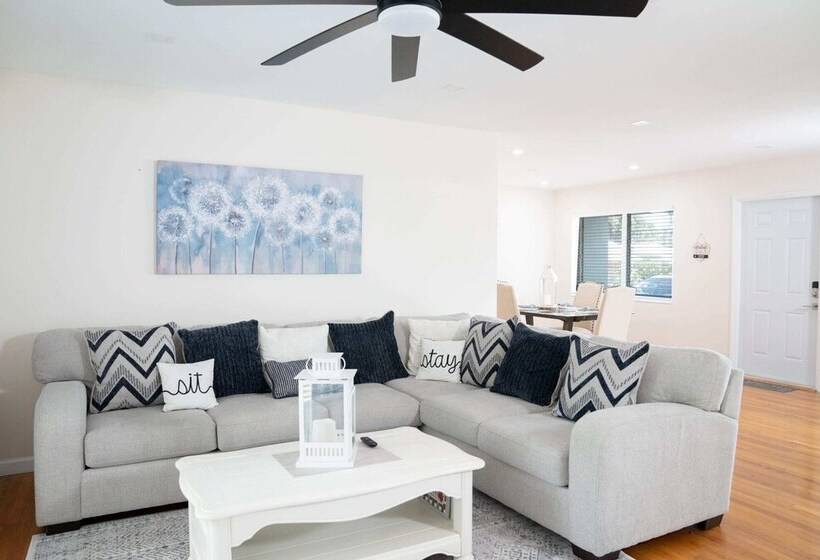 Cozy House With Patio, Fireplace, Parking   Hollywood, Florida