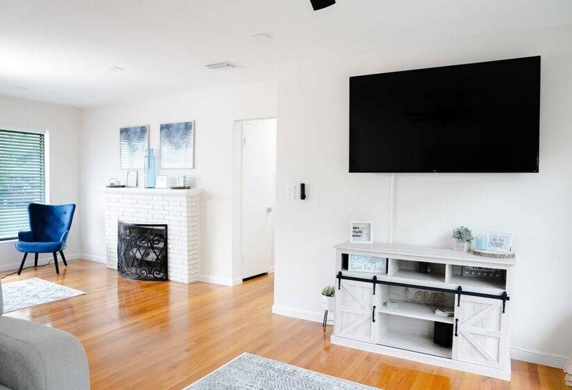 Cozy House With Patio, Fireplace, Parking   Hollywood, Florida