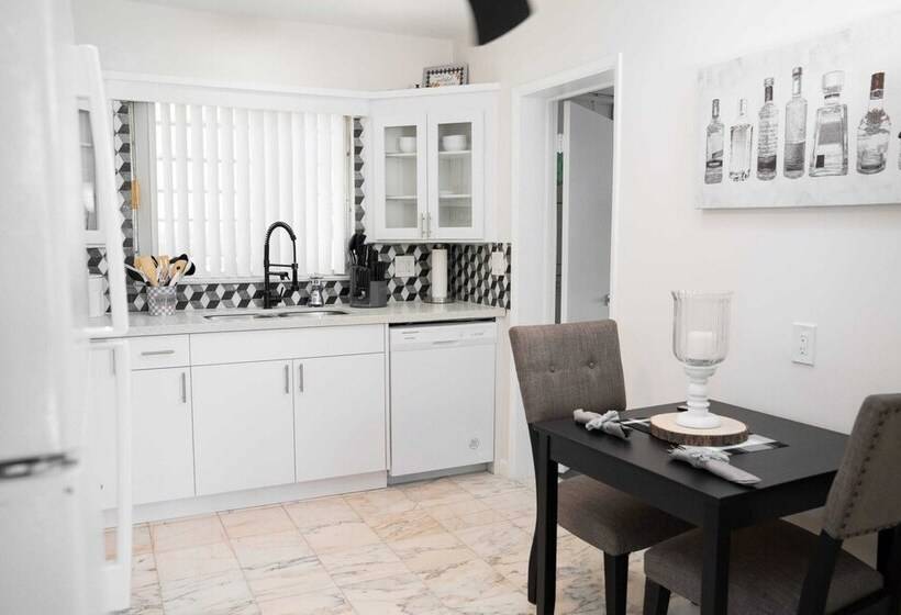 Cozy House With Patio, Fireplace, Parking   Hollywood, Florida