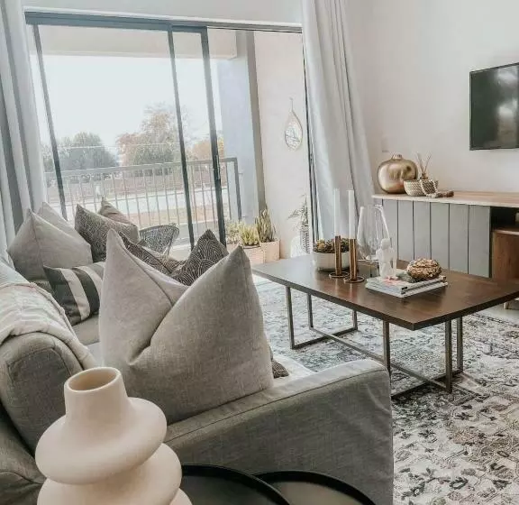Brand New, Elegant 1bed Apt With Power Back Up, Wi Fi, Pool & Gym   Fourways, Sandton