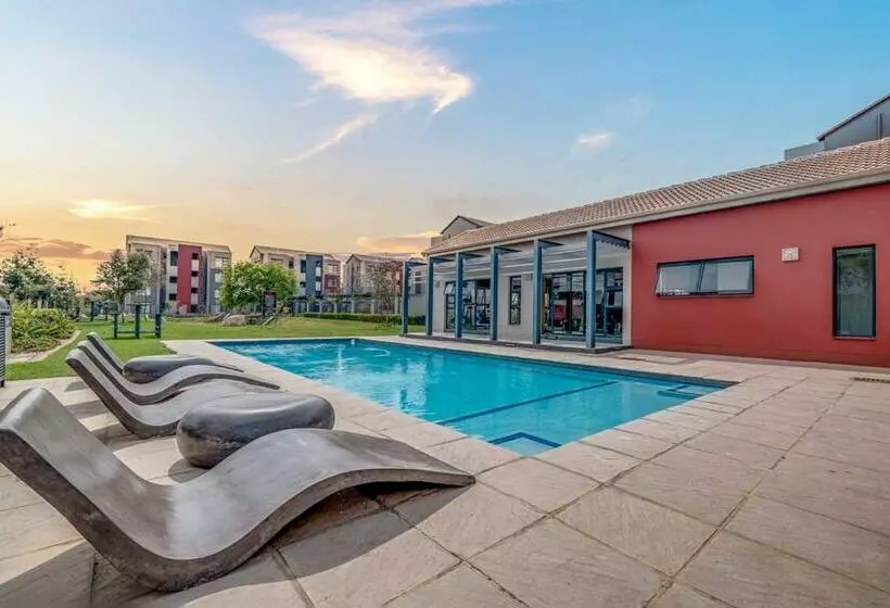 Brand New, Elegant 1bed Apt With Power Back Up, Wi Fi, Pool & Gym   Fourways, Sandton