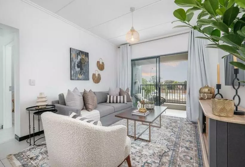 Brand New, Elegant 1bed Apt With Power Back Up, Wi Fi, Pool & Gym   Fourways, Sandton