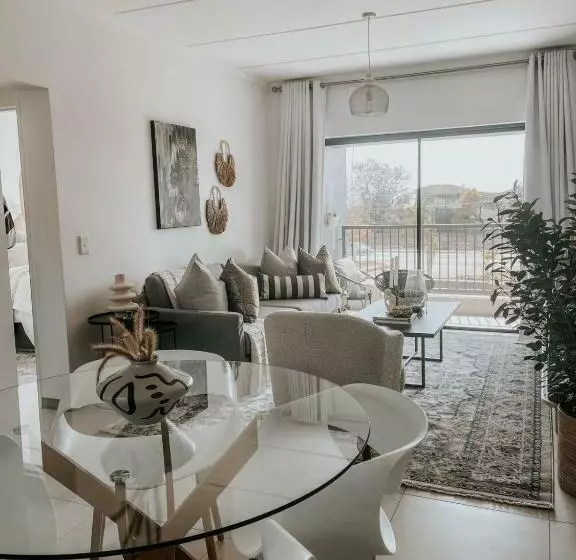 Brand New, Elegant 1bed Apt With Power Back Up, Wi Fi, Pool & Gym   Fourways, Sandton