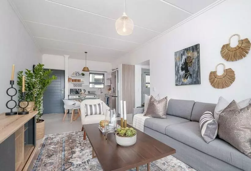 Brand New, Elegant 1bed Apt With Power Back Up, Wi Fi, Pool & Gym   Fourways, Sandton