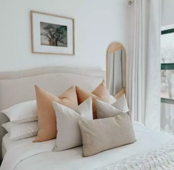 Brand New, Elegant 1bed Apt With Power Back Up, Wi Fi, Pool & Gym   Fourways, Sandton
