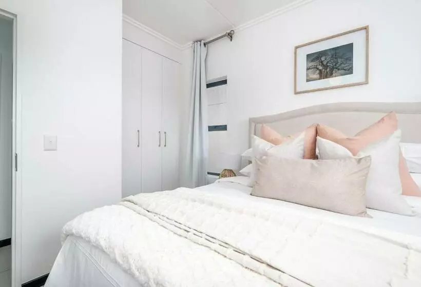 Brand New, Elegant 1bed Apt With Power Back Up, Wi Fi, Pool & Gym   Fourways, Sandton