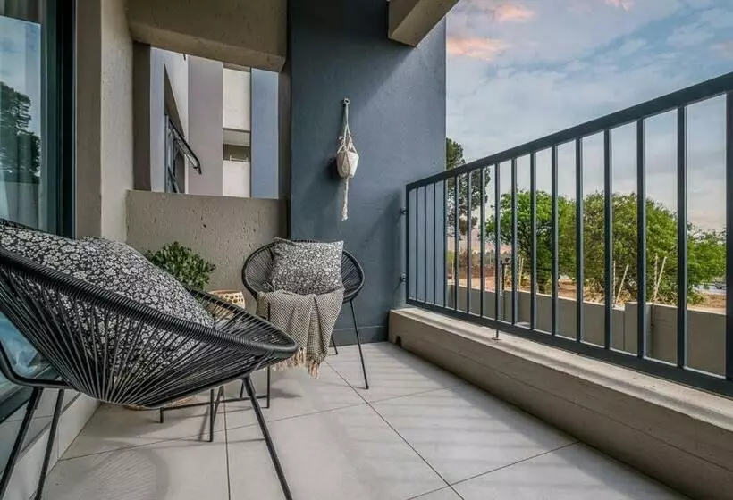 Brand New, Elegant 1bed Apt With Power Back Up, Wi Fi, Pool & Gym   Fourways, Sandton