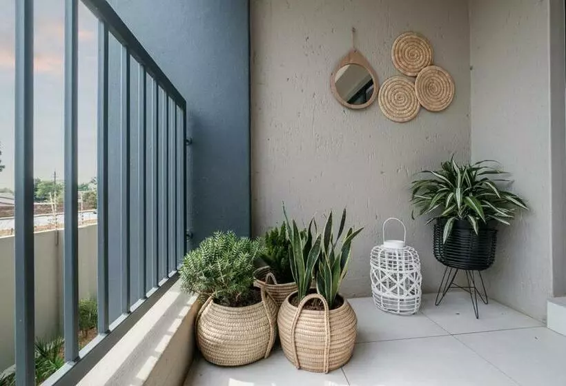 Brand New, Elegant 1bed Apt With Power Back Up, Wi Fi, Pool & Gym   Fourways, Sandton