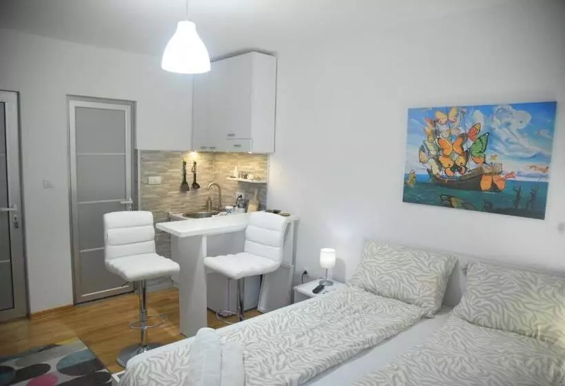 Dekart 2 Apartment